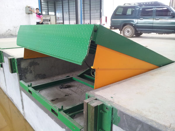 廣大客戶在選擇登車橋價(jià)格一定要知曉